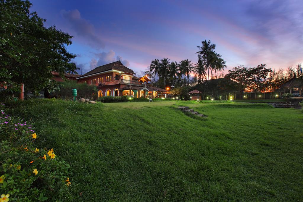 The River Retreat Heritage Ayurvedic Resort Shoranur Exterior photo