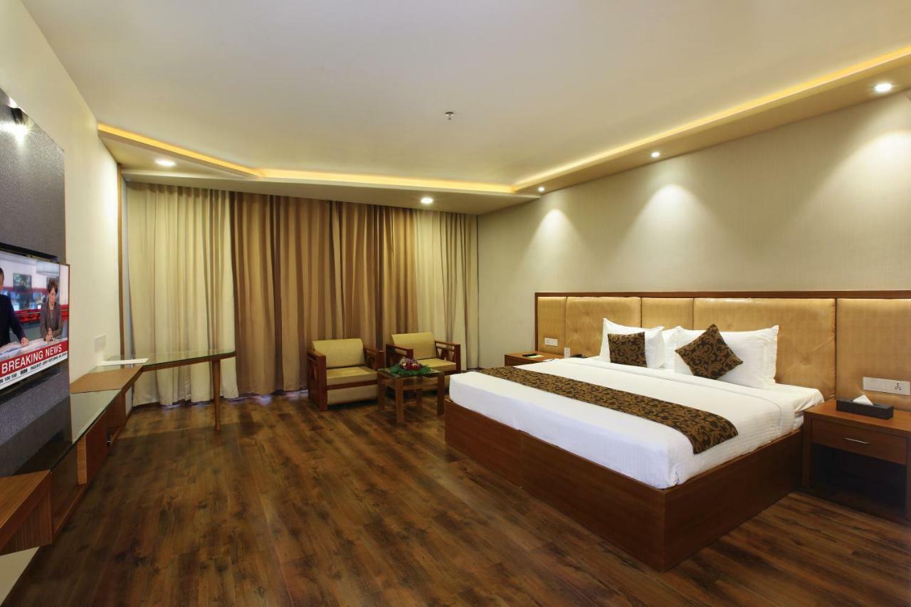 The River Retreat Heritage Ayurvedic Resort Shoranur Exterior photo